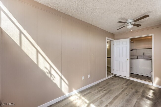 Building Photo - 3683 Villa Knolls E Dr