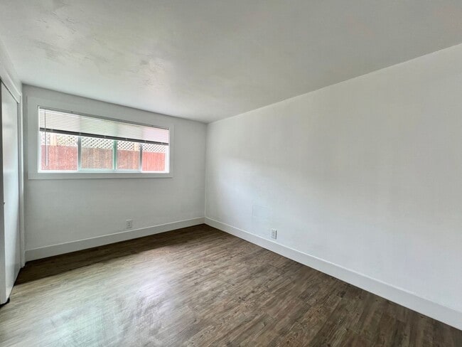 Building Photo - 3 Bedroom Home in Seaside