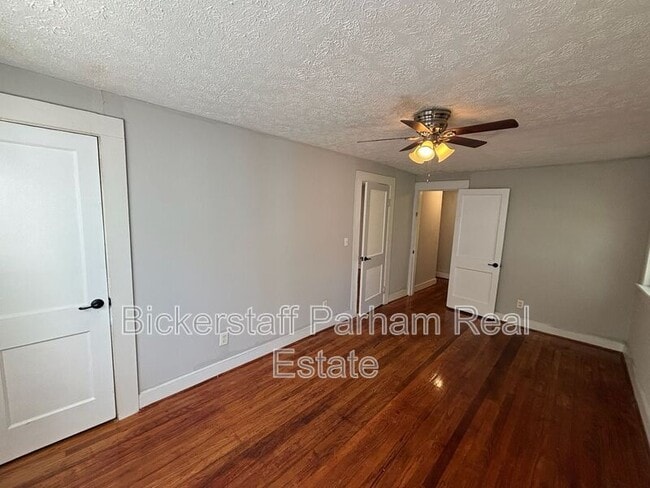 Building Photo - 2218 Camille Dr