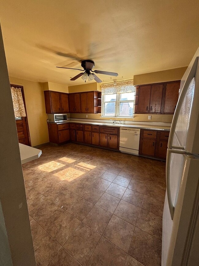 Building Photo - Large 3 Bedroom Single-Family Home in Arli...