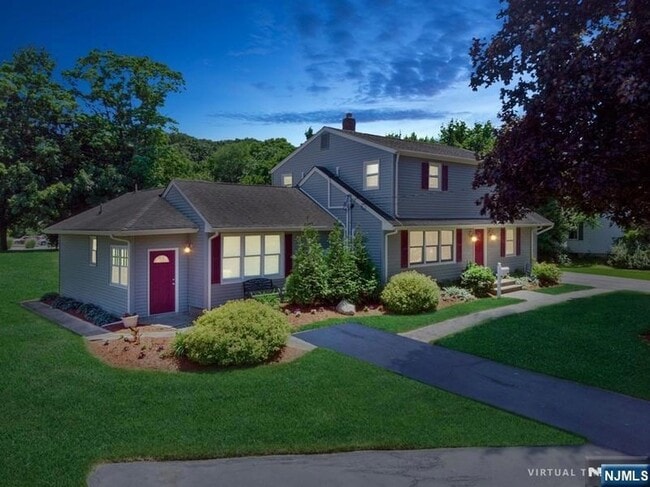 Building Photo - 326 Ramapo Valley Rd