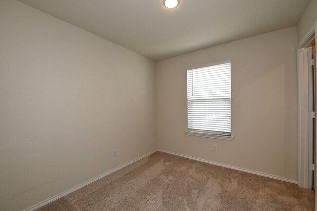 Building Photo - 4 BEDROOM  |  LOFT  |  3 BATH  |  4th BEDR...