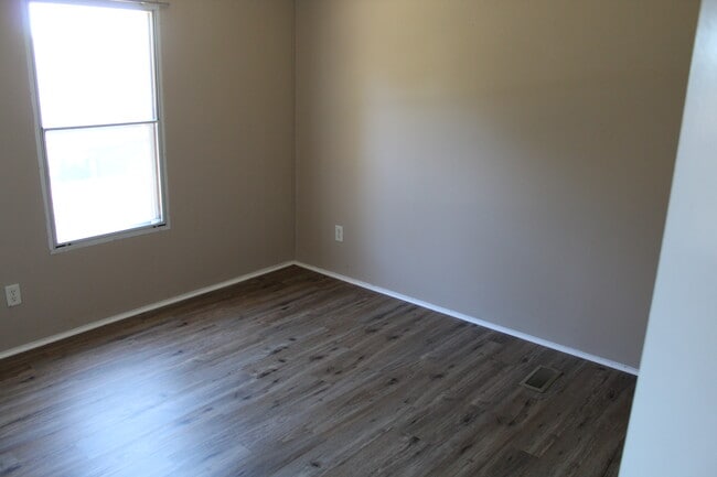 Building Photo - 4797 Briar Ct