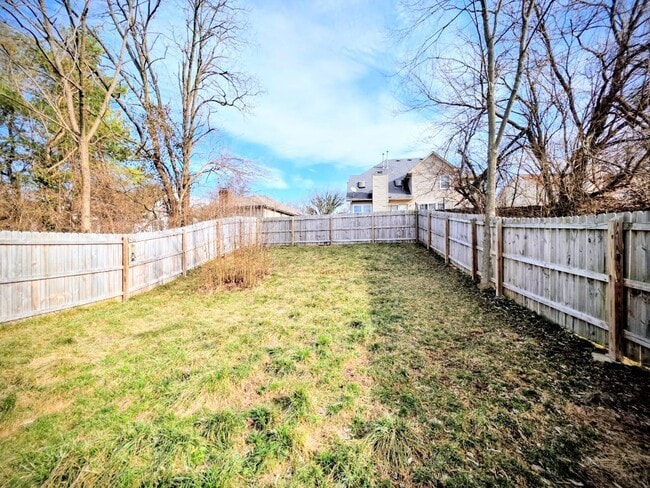 Building Photo - 315 Turfway Dr