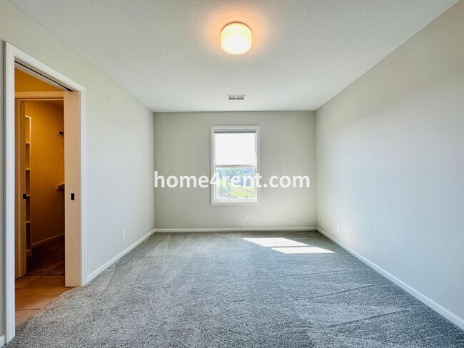 Building Photo - Exceptional Olathe Home in the Cedar Creek Subdivision w/ Wood Floors and a Finished Basment!