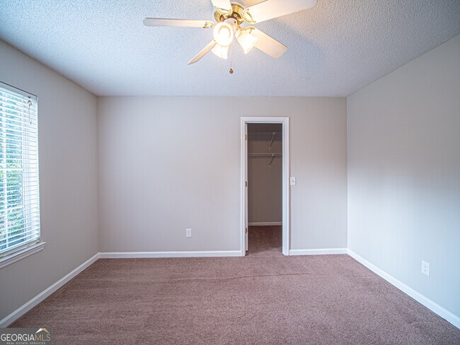 Building Photo - 4223 Lakes End Dr NW