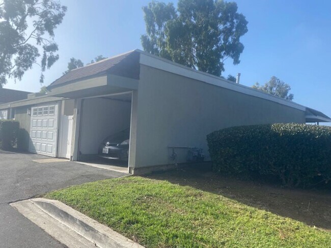 Building Photo - Beautiful fully remodeled 2 bedroom 1.5 bath in Laguna Hills