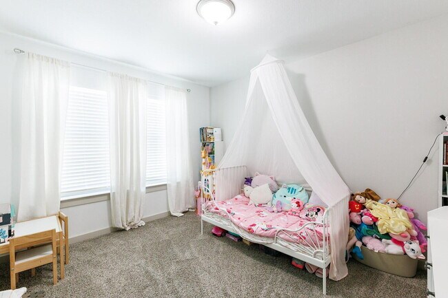 Building Photo - Spacious 4 Bed, 2 Bath Home in Abbey Glen w/ Liberty High School Feeder Pattern!