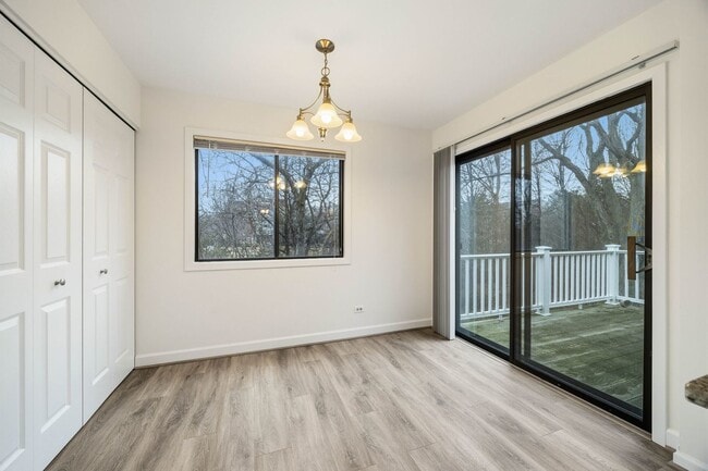 Building Photo - 0N024 Ambleside Dr