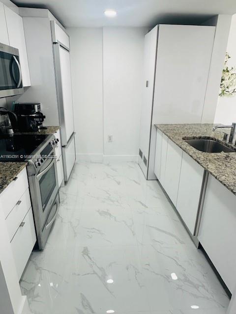 Building Photo - 10275 Collins Ave