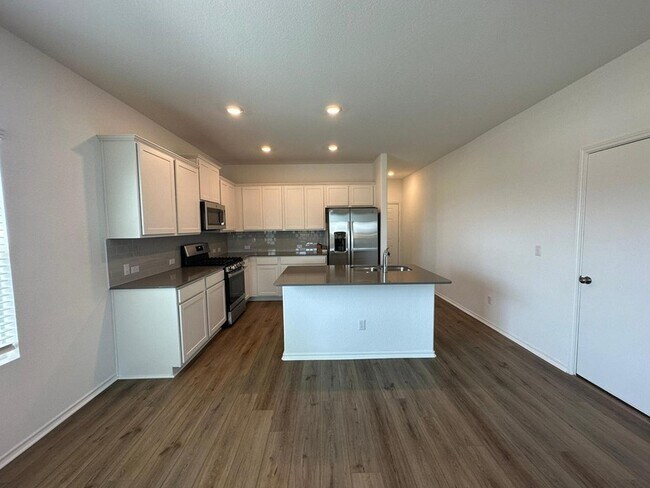 Building Photo - 425 Salt Springs Rd