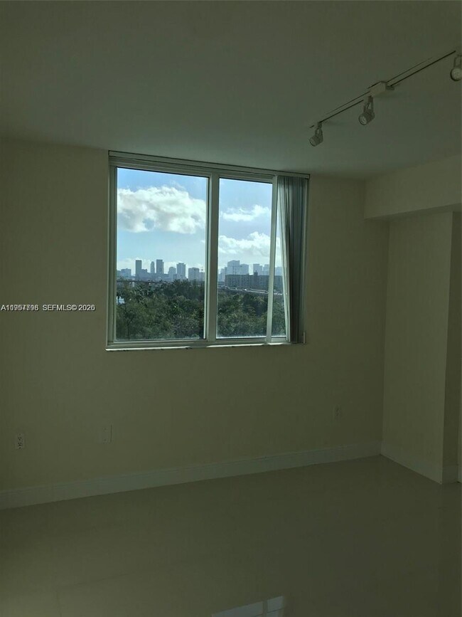 Building Photo - 1861 NW S River Dr