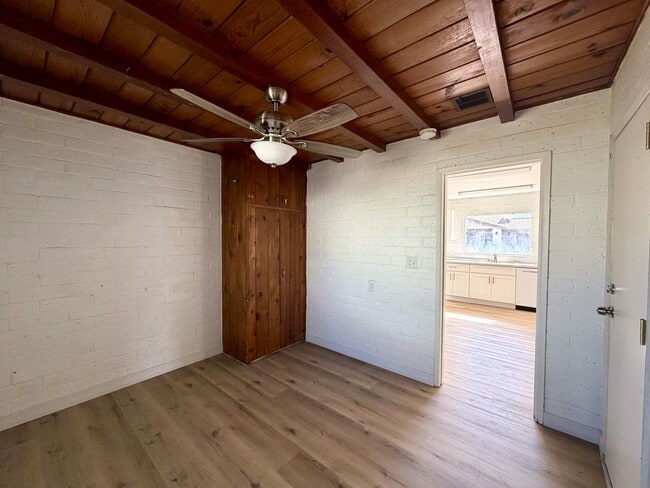 Building Photo - AVAILABLE NOW!! 2 Bedroom 1 Bathroom Apartment in Palm Desert!