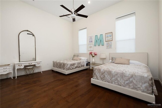 Building Photo - 22 Toronto Ave