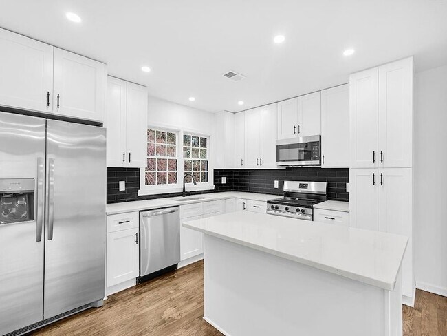 Building Photo - 1253 Dunwoody Ln NE