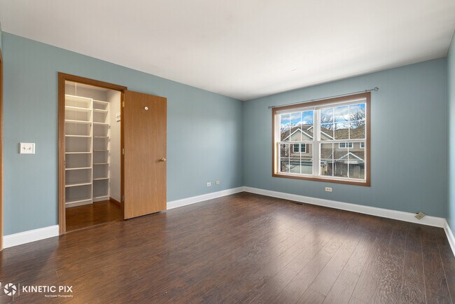 Building Photo - 417 Van Gogh Cir