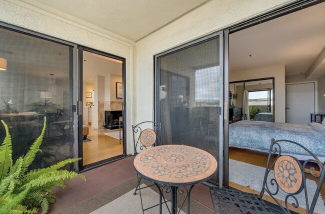 Building Photo - Move in and enjoy this amazingly located P...