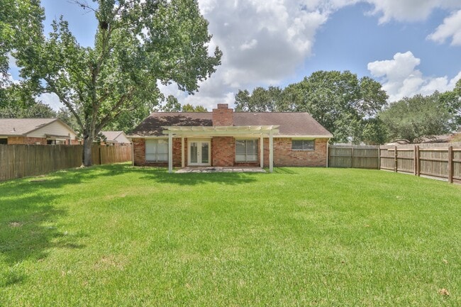 Building Photo - 501 Point Clear Dr