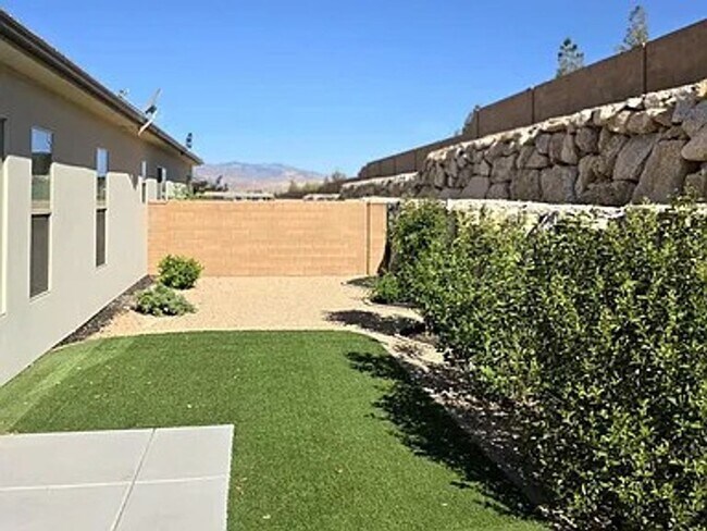 Building Photo - 3 Bedroom Home In 55+ Community!