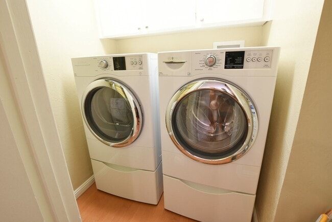 Building Photo - Beautiful Updated 3 Bedroom 2.5 Bath Townhouse in Desirable Cupertino Community!