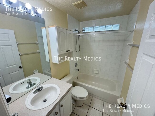 Building Photo - 2719 Crane's Cove Dr