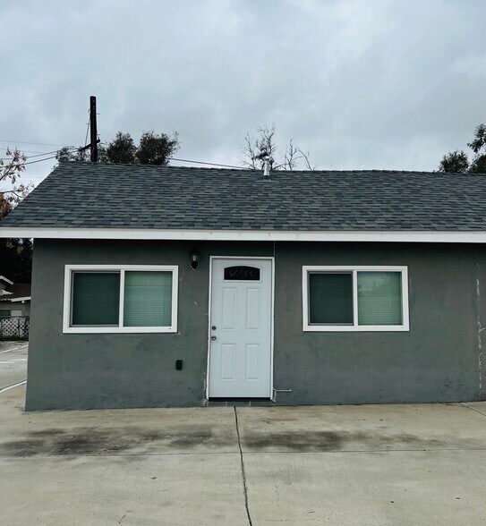 Primary Photo - 21633 Cottonwood Ave
