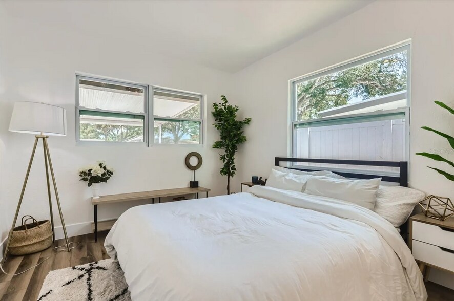 Building Photo - 3516 W Price Ave