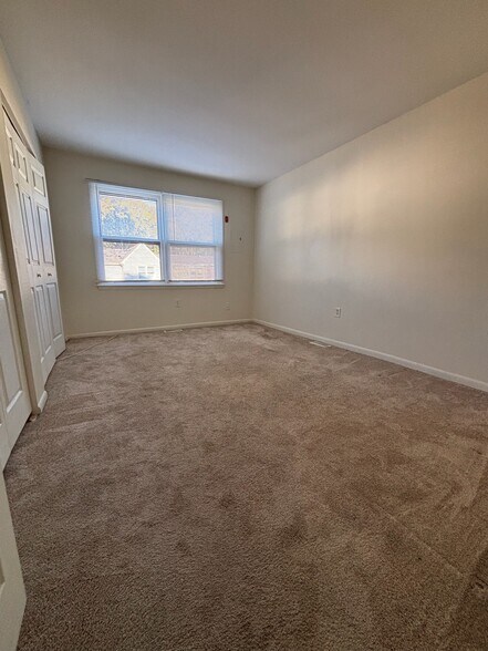 Bedroom 1 - 79 Tavistock Dr