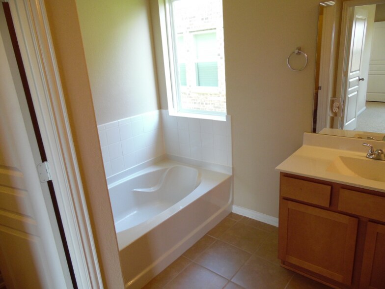 Building Photo - 2 Supiro Ct