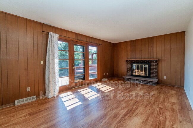 Building Photo - 1530 Ithaca Dr