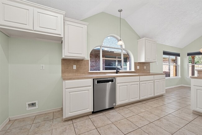 Building Photo - 10542 Parkside Dr