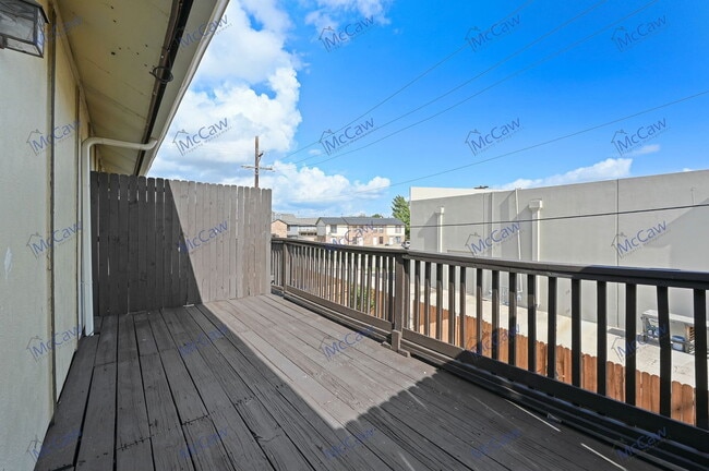 Building Photo - 800 Bluebonnet Dr