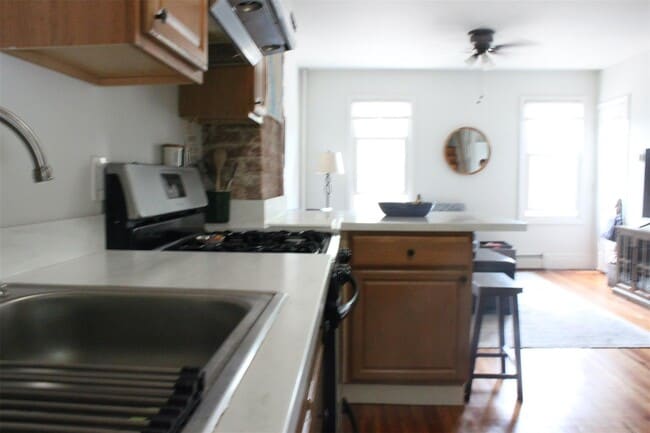Building Photo - 348 Warburton Ave