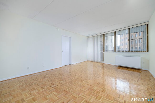 Building Photo - 143 Hoyt St