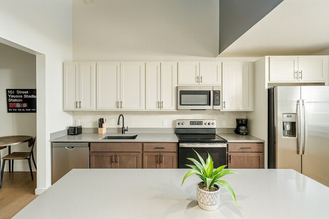 Building Photo - 500 W 7th St N