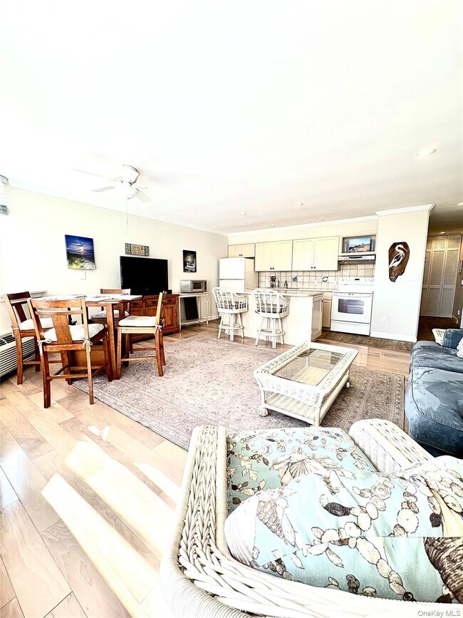 Building Photo - 253 Dune Rd