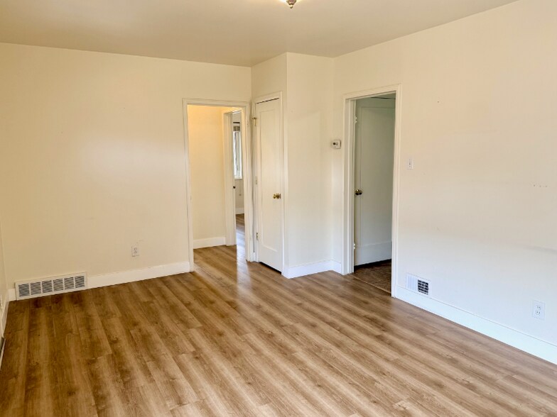 Building Photo - 2546 S 1700 E