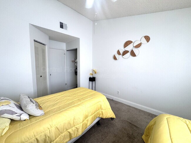 Building Photo - 2544 Woodgate Blvd