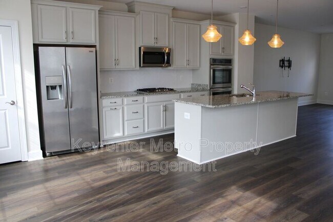Building Photo - 2736 Pinebrook Rd