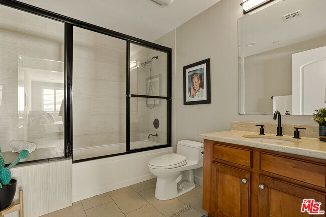 Building Photo - 837 N Hudson Ave