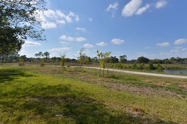 Building Photo - 15322 Torry Pines Rd