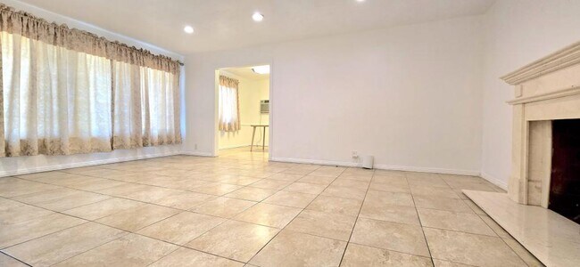 Building Photo - 9222 De Adalena St
