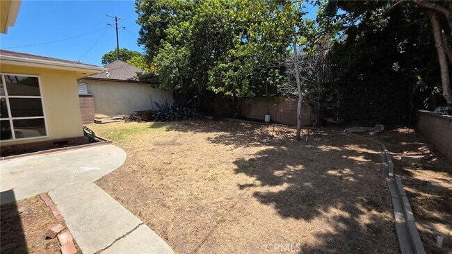 Building Photo - 6034 S Kings Rd