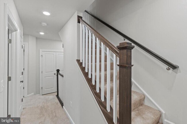Building Photo - 2400 Stella Pl