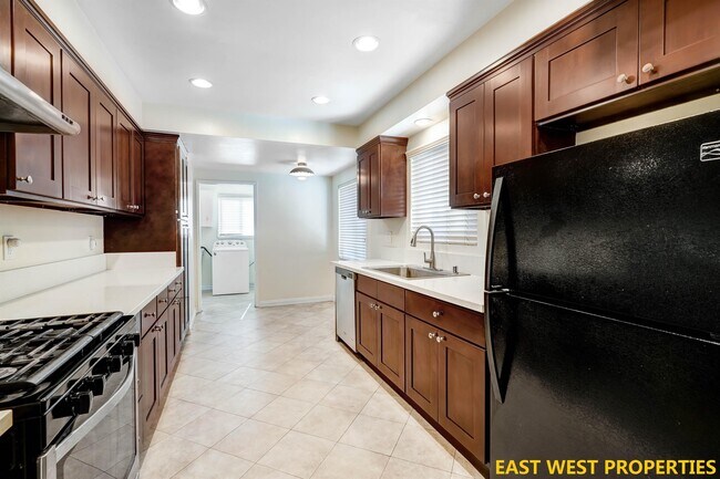 Building Photo - 522 Leda Ln