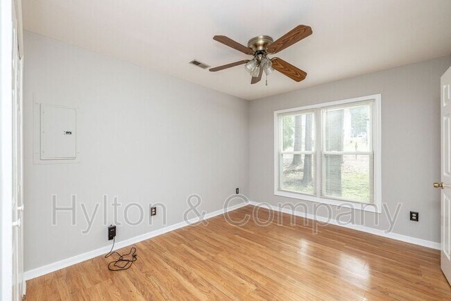 Building Photo - 7712 Breaker Point Ct