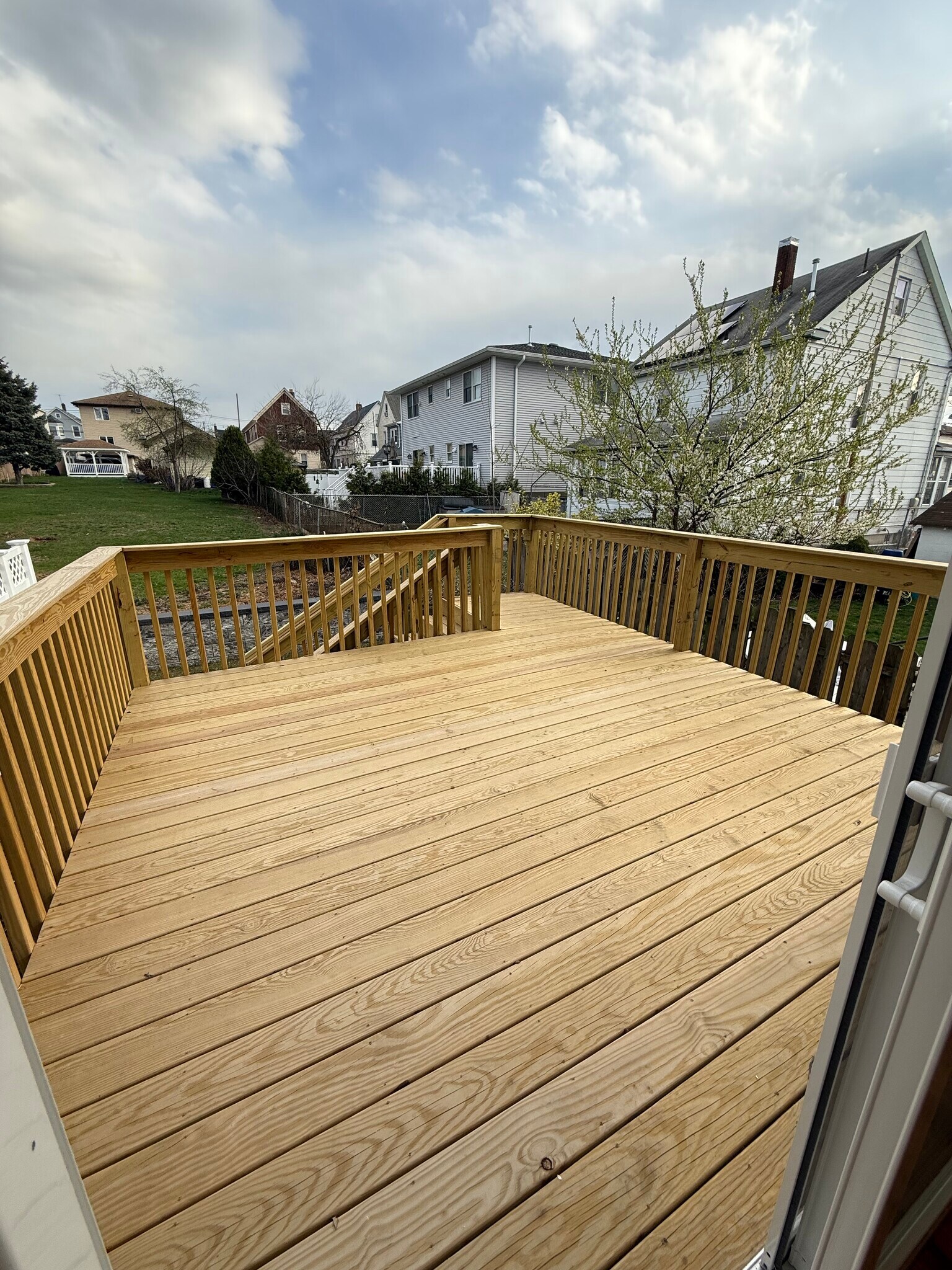 Building Photo - 370 Semel Ave