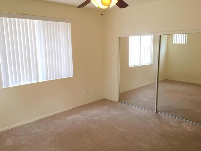 Building Photo - 9021 E Glade Ave