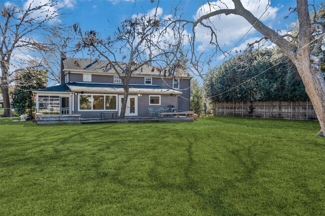 Building Photo - 6255 Deloache Ave