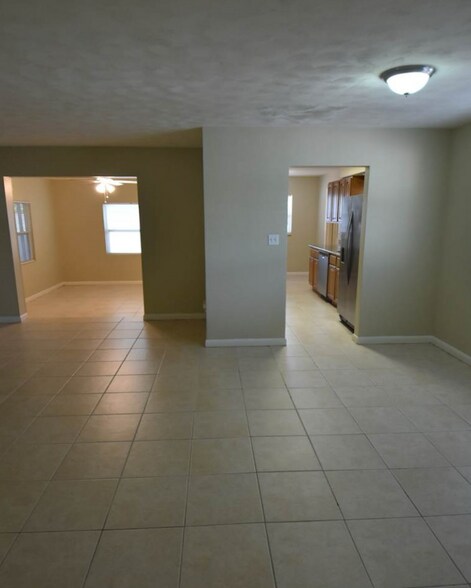 Building Photo - 1304 Viburnum Ln
